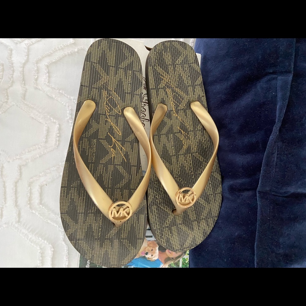 Women’s Michael Kors sandal in great condition